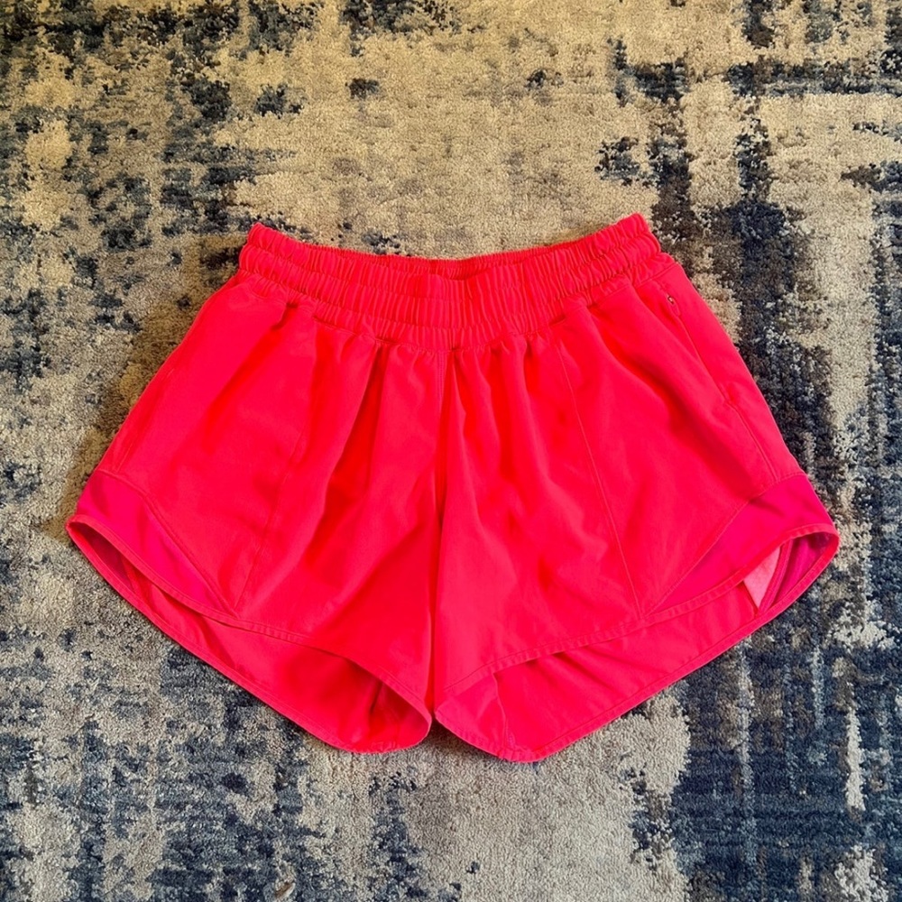 NWOT Lululemon Hotty Hot Short ll *Long 4” Size 6 In RAZZLE RARE
